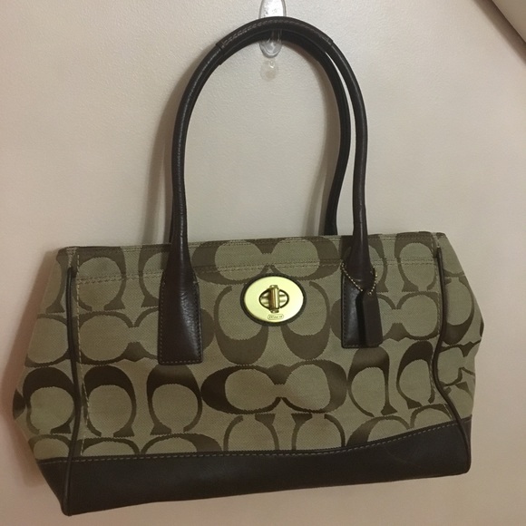 Coach Handbags - Basically New Vintage Coach Bag