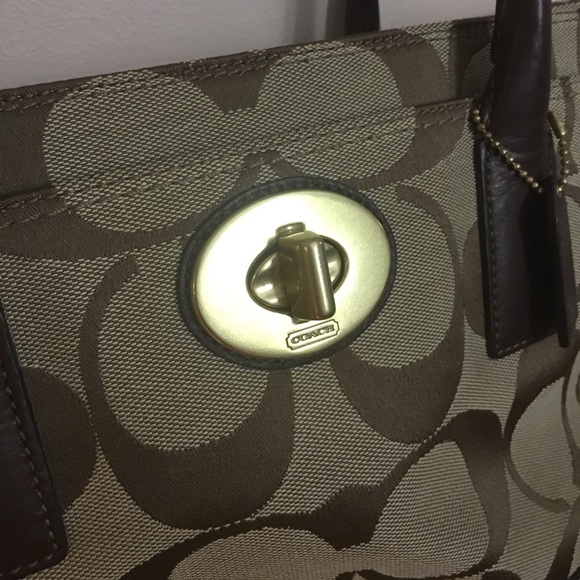 Basically New Vintage Coach Bag - Picture 2 of 8