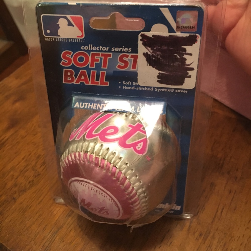 Girls soft ball Mets