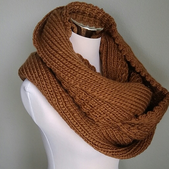 Oversized dark camel infinity scarf - Picture 2 of 3