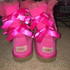 PINK UGGS WITH BOWS