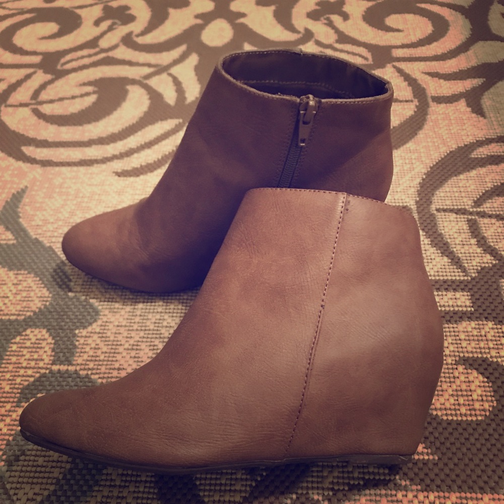 ✅Price Drop Express Ankle Boots in Taupe