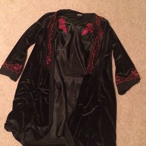 Lingerie set: robe and chemise. Oh la la!