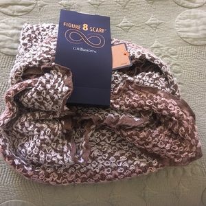 3/25 SALE ⭐️ Figure 8 Scarf