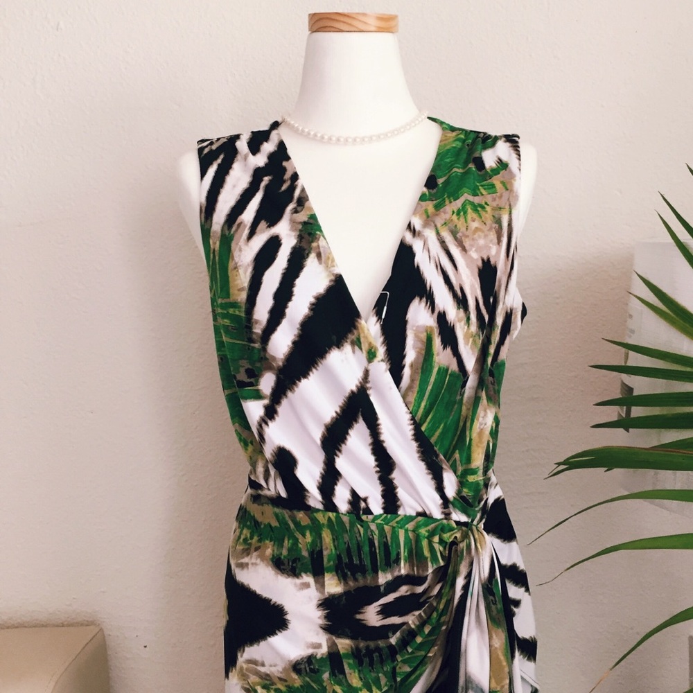 Gorgeous Green Black Dress with Knot
