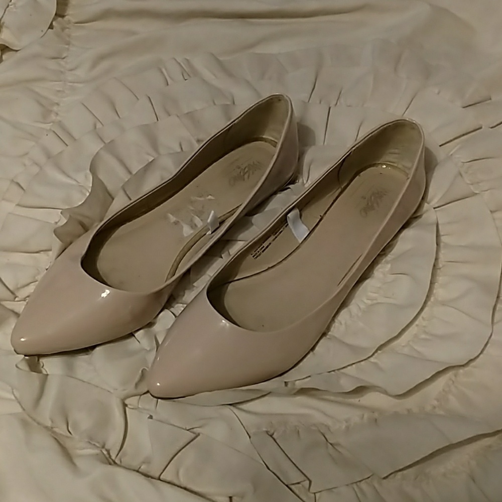 Nude flats