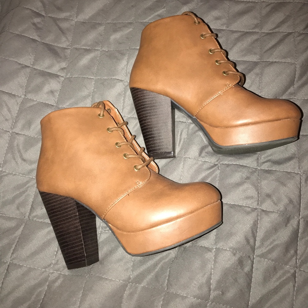Like new tan booties