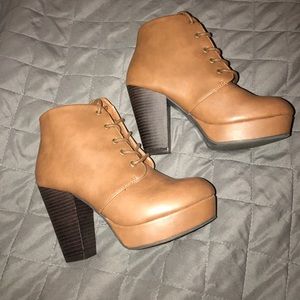 Like new tan booties