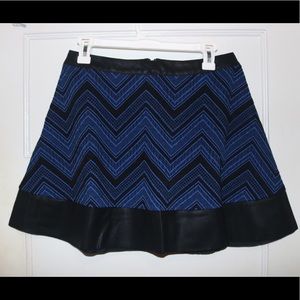 Geometric mini skirt.