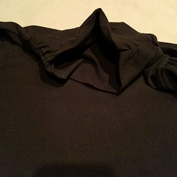 Detailed Turtleneck - Picture 6 of 7