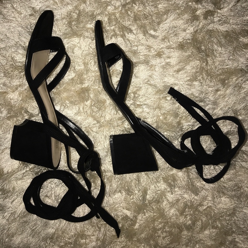 NEW - Strap Black Wedge