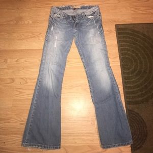 BKE light colored jeans. “Stella” style.  28 W