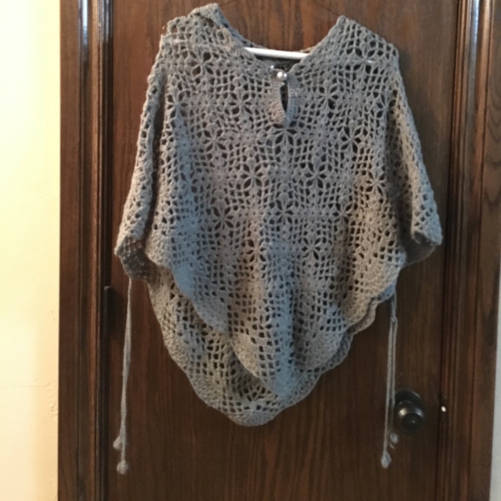 Gray hooded pashmina