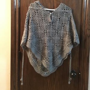 Gray hooded pashmina