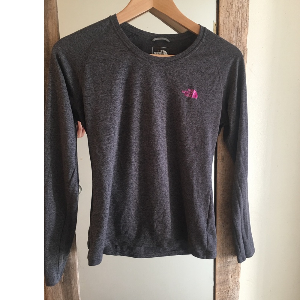 Athletic North Face Long Sleeve Shirt ✨