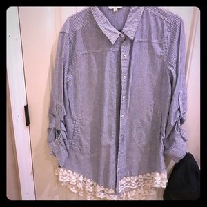 Umgee tunic with pockets and lace