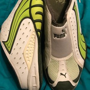 Pumas slide on tennis shoes