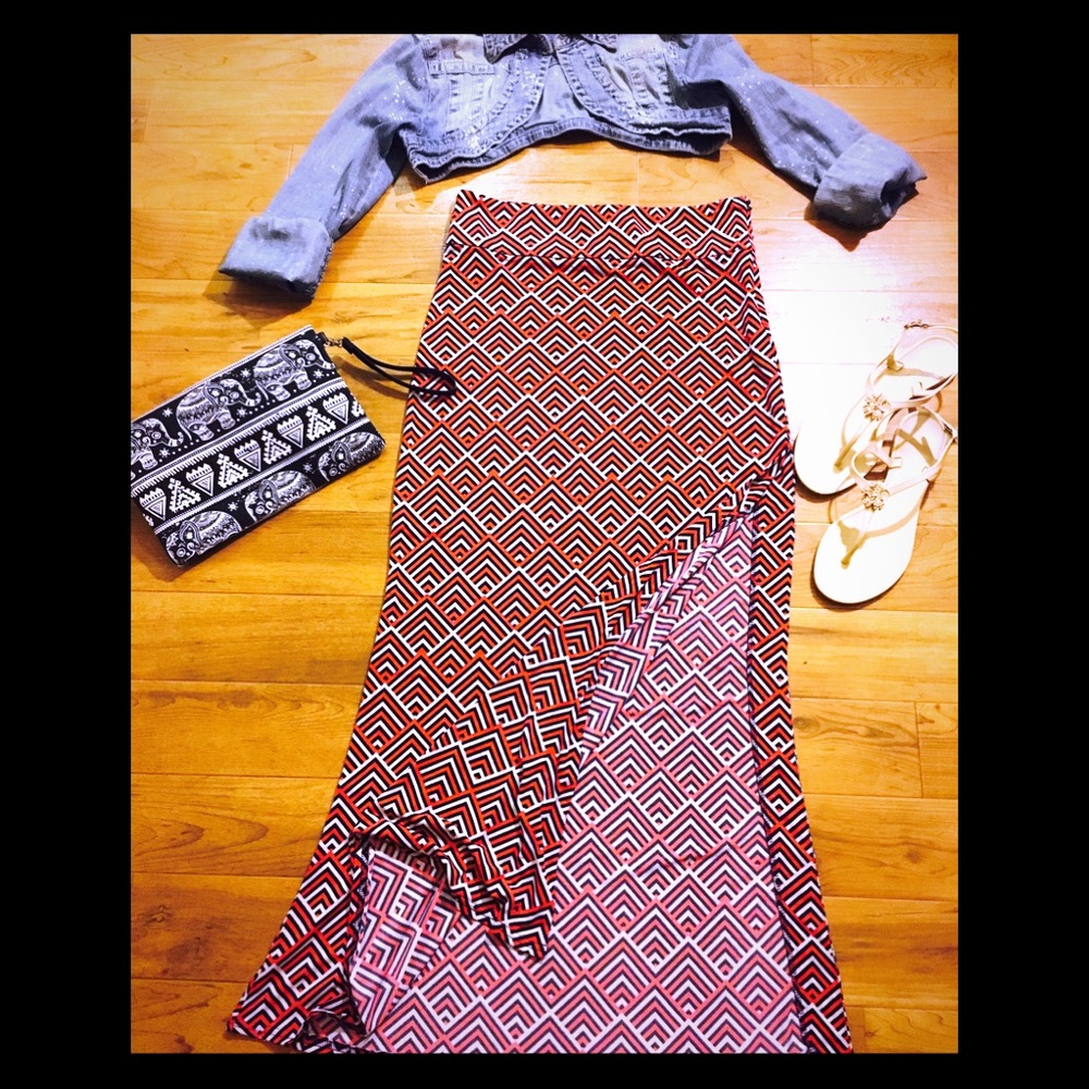 🔐BCBGMAXAZRIA maxi skirt with high split🔐