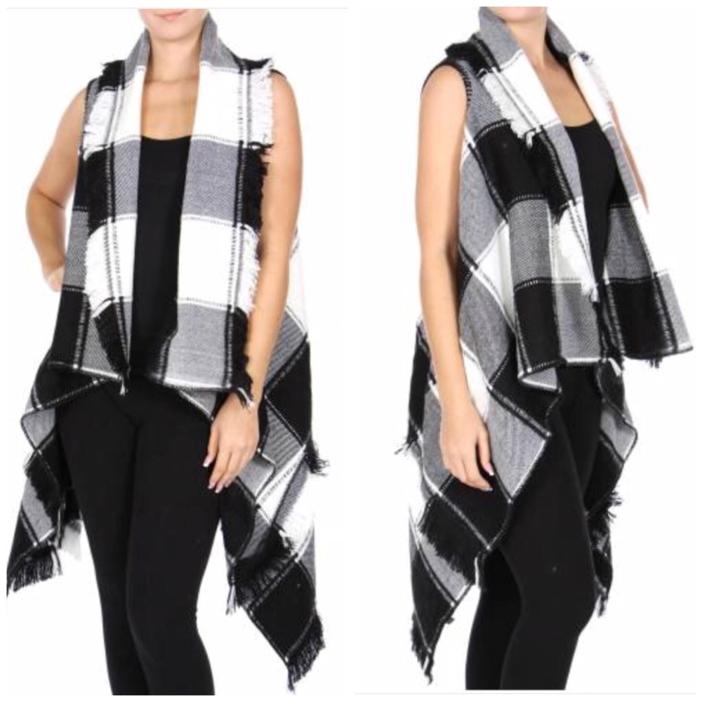 🦋Coming Soon🦋Black & White Buffalo Plaid Vest
