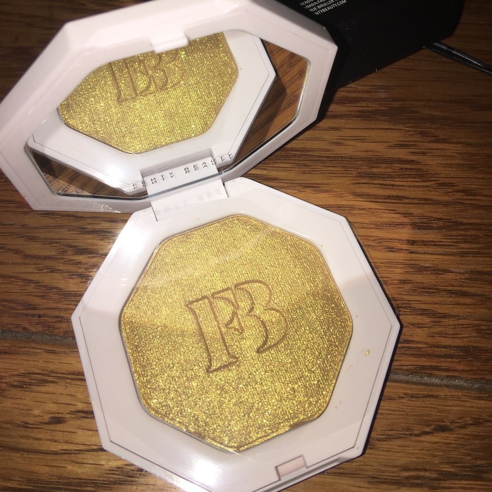 Trophy Wife Killawatt Highlight by Fenty Beauty