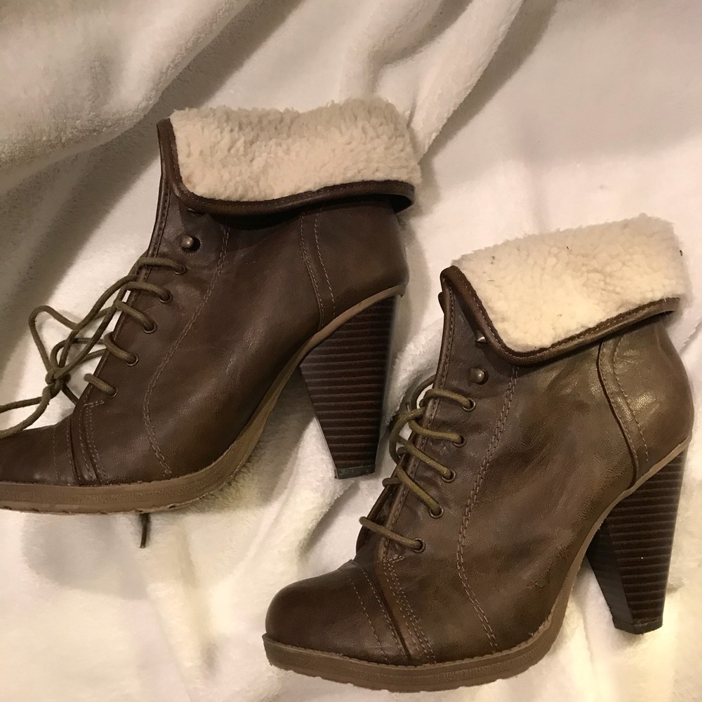 Mia roll down booties SZ 7