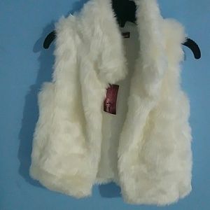 Girl faux fur vest