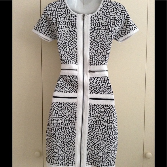 Black & White Triple-Zipper Sheath Dress - Picture 5 of 7