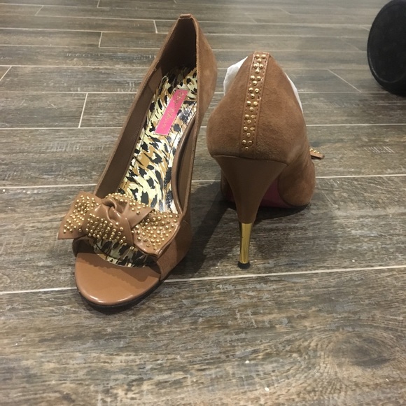 Betsey Johnson open toe pumps, Suede outer - Picture 2 of 2