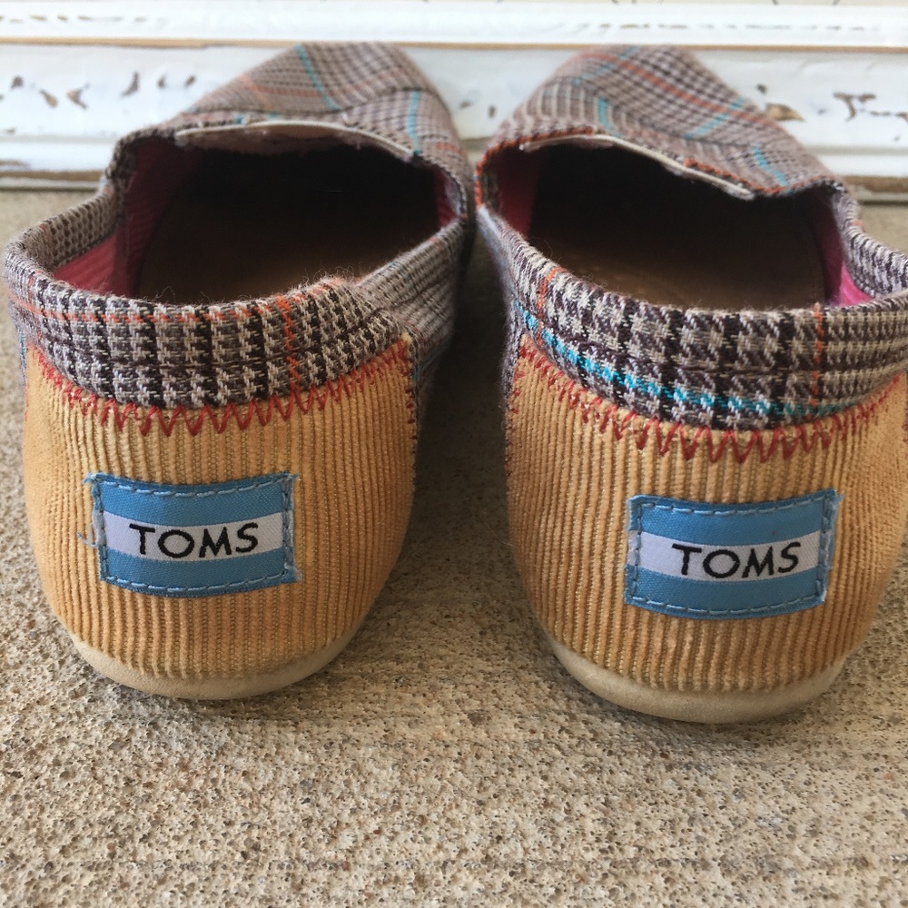 Plaid TOMS