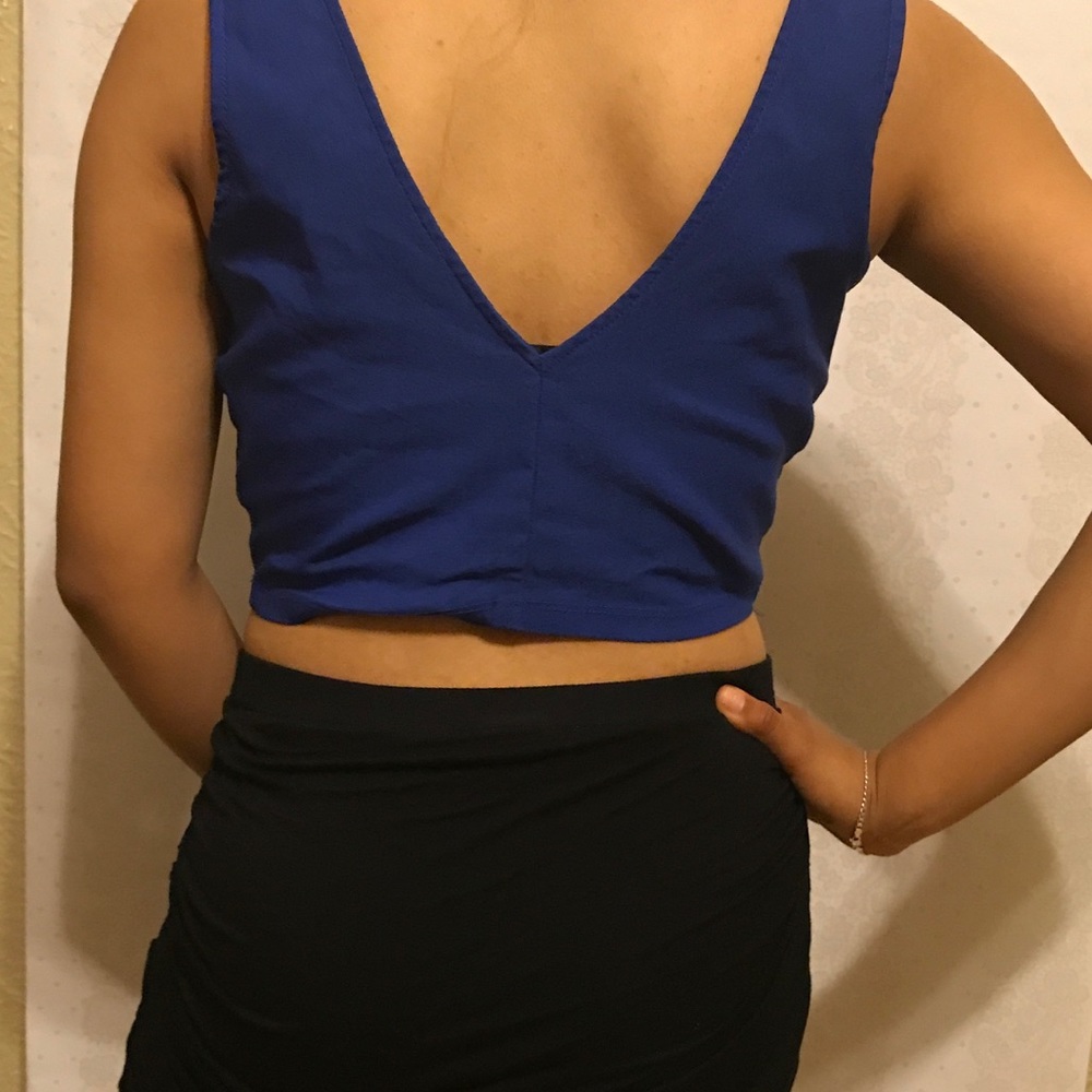 Deep V crop top - Picture 2 of 2