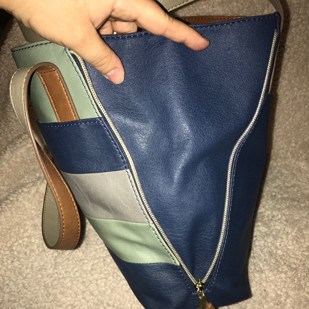 💝FINAL MARK DOWN💝 Expandable, Relic Purse - Picture 8 of 8