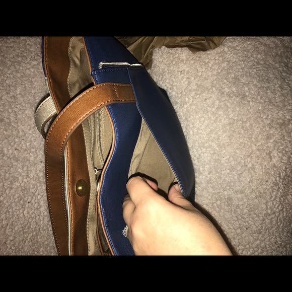 💝FINAL MARK DOWN💝 Expandable, Relic Purse - Picture 5 of 8