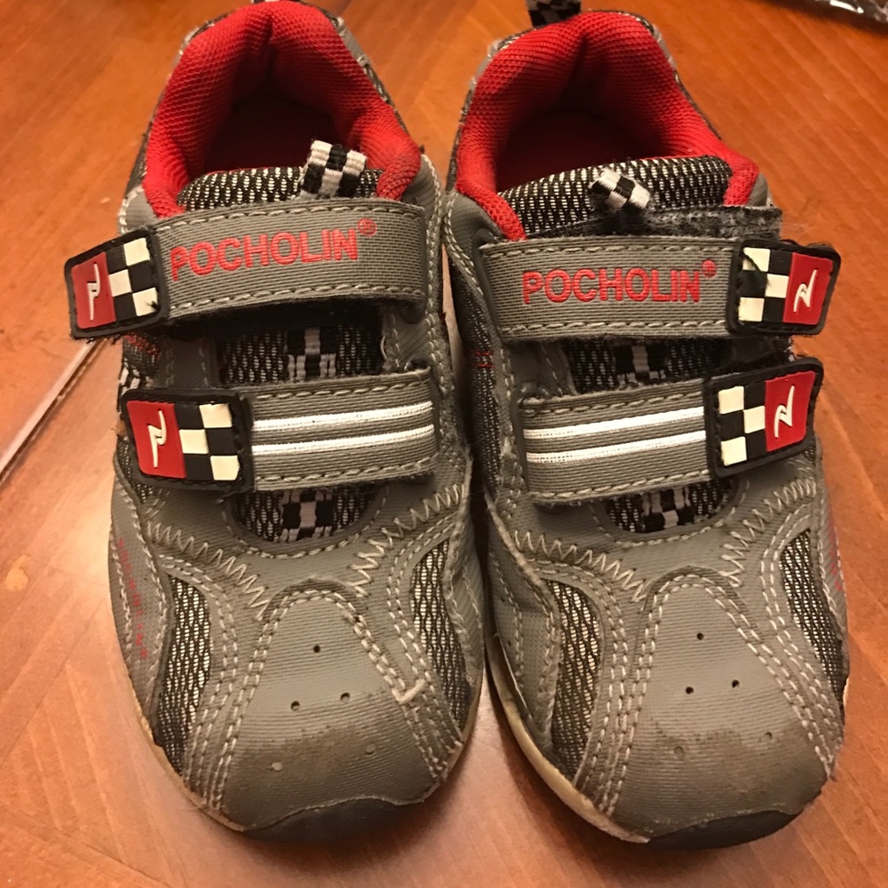 Kids pocholin shoe European size 25, us 9
