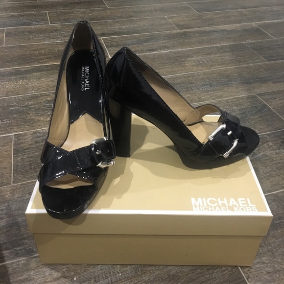 Michael Kors Milan Patent Pump - Picture 1 of 1