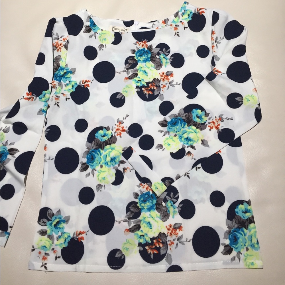 Beautiful round neck chiffon blouse - Picture 2 of 3