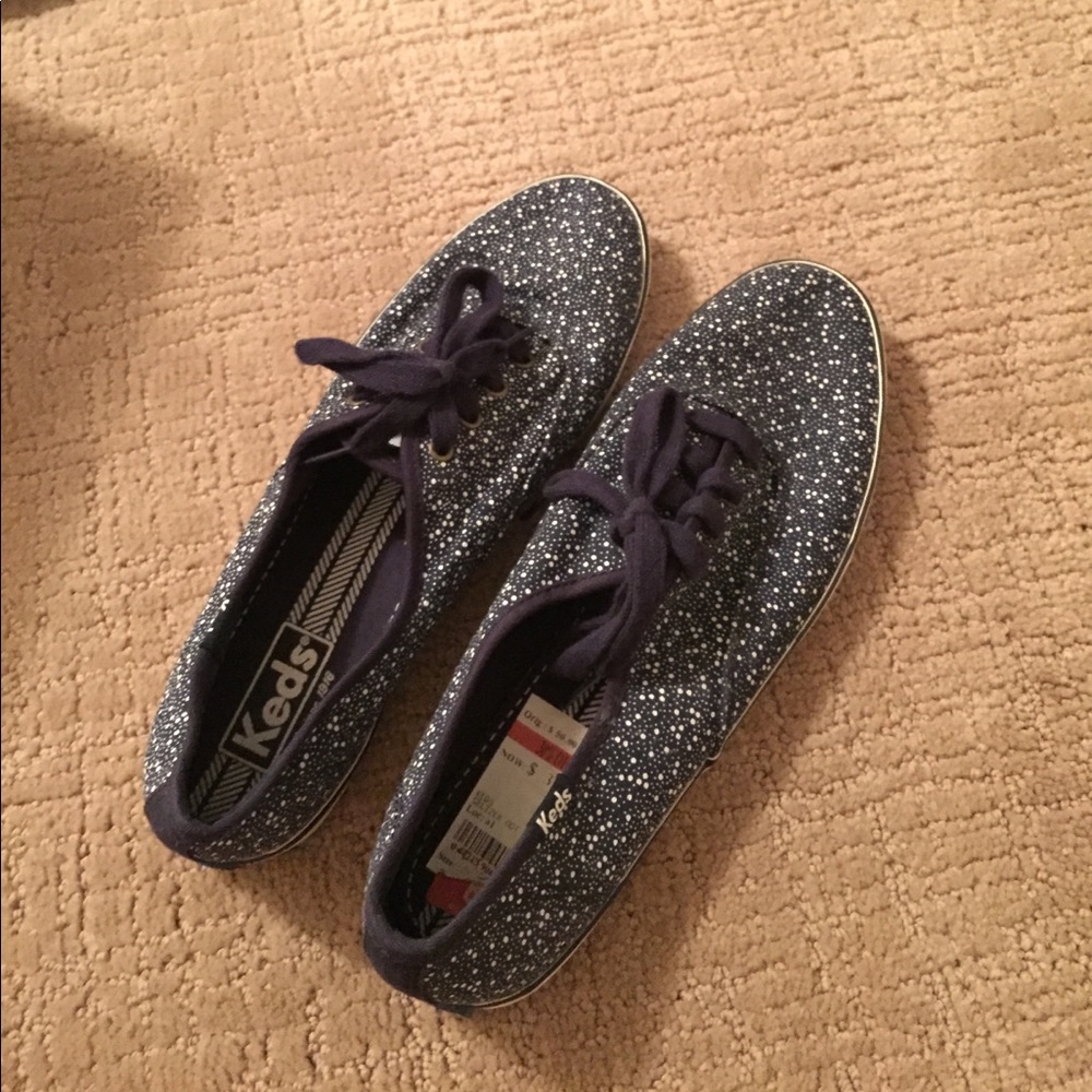 NWT Navy blue keds!