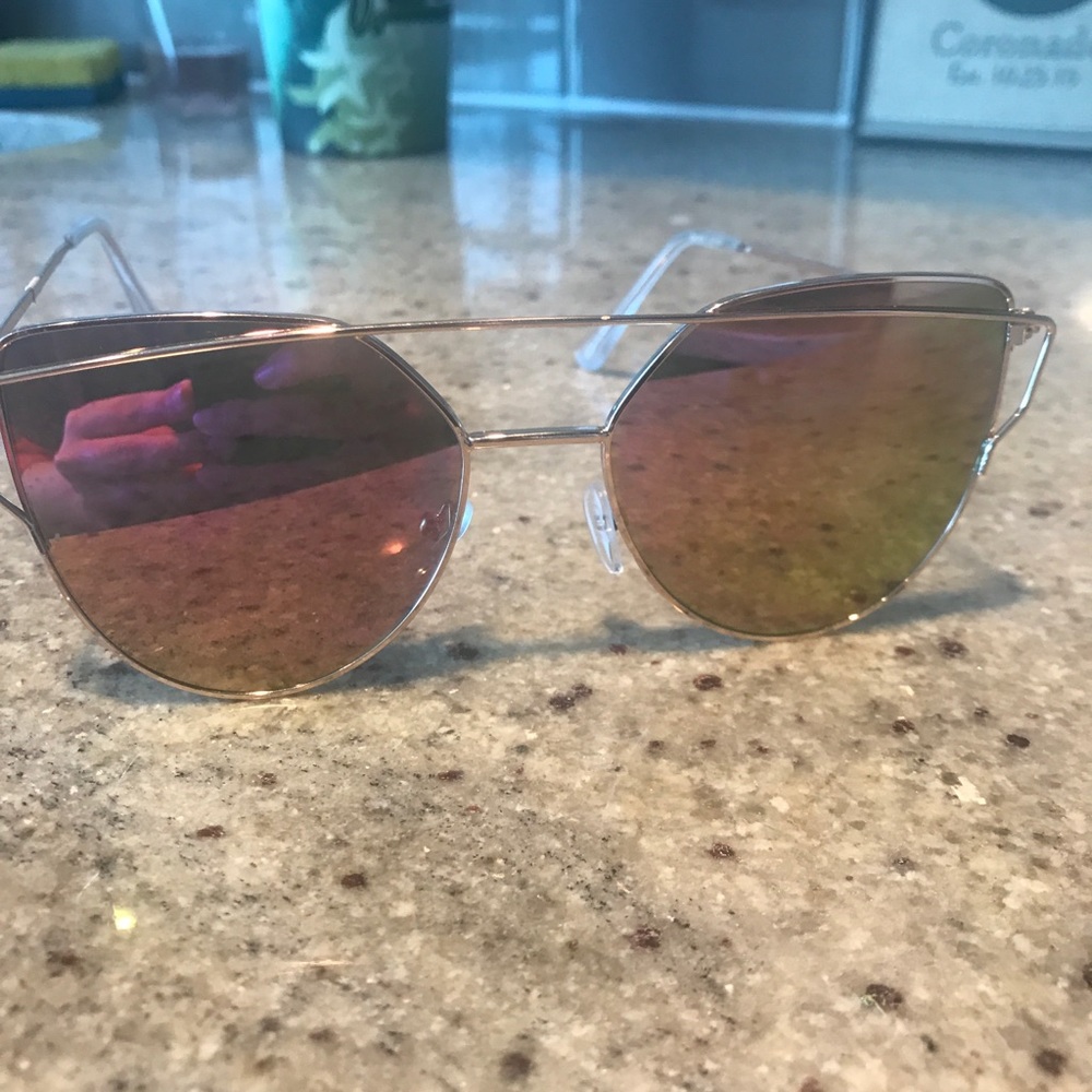 Reflective sunglasses - Picture 2 of 5