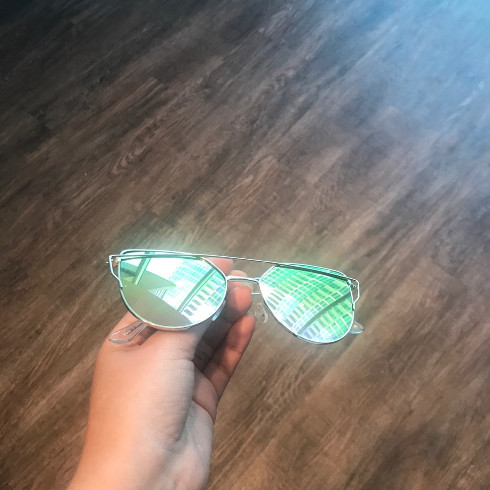 Reflective sunglasses - Picture 3 of 5