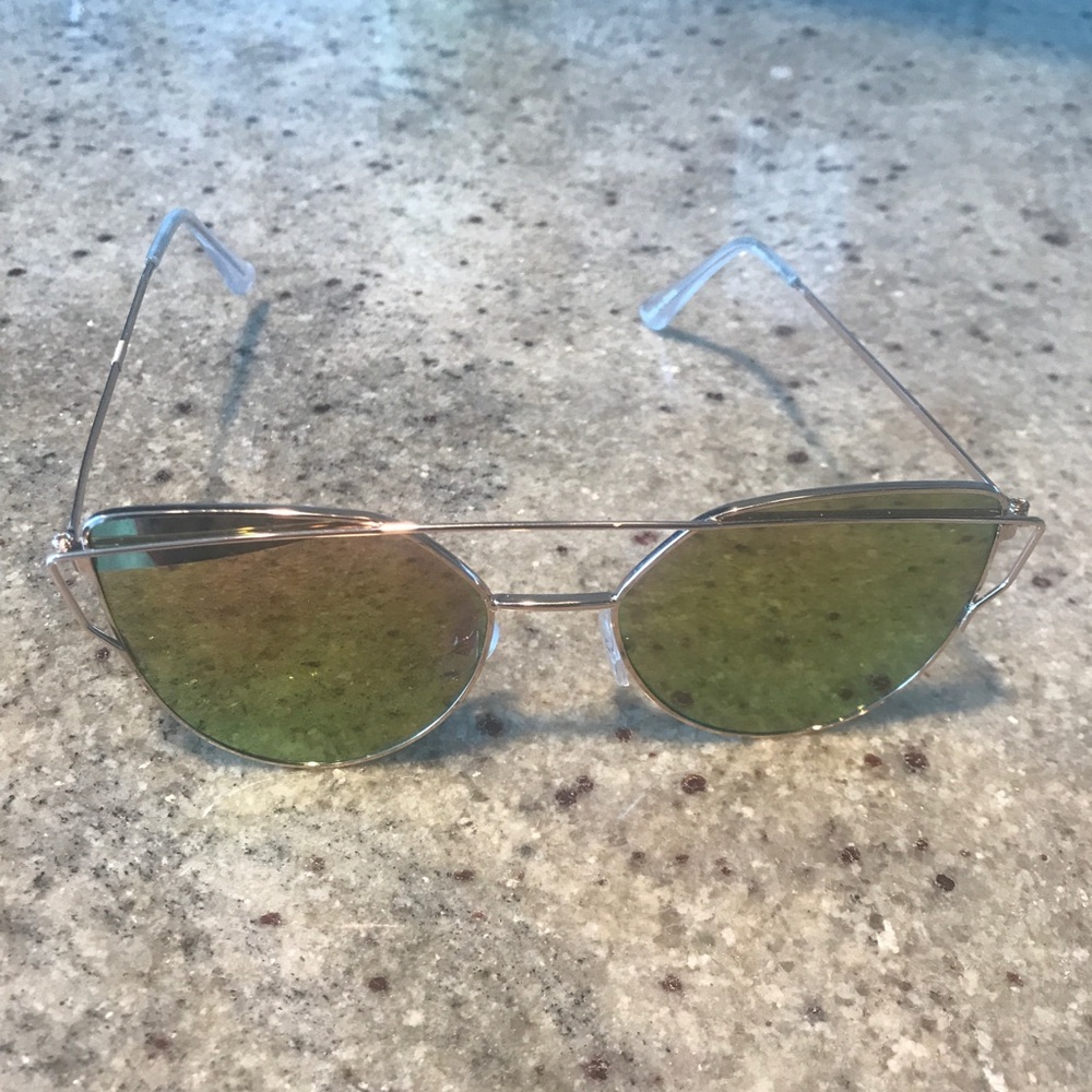 Reflective sunglasses - Picture 4 of 5