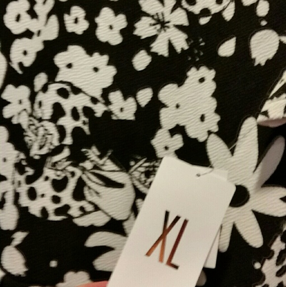 LULAROE DISNEY VILLAIN AMEILIA CRUELLA DE VILLE XL - Picture 3 of 3