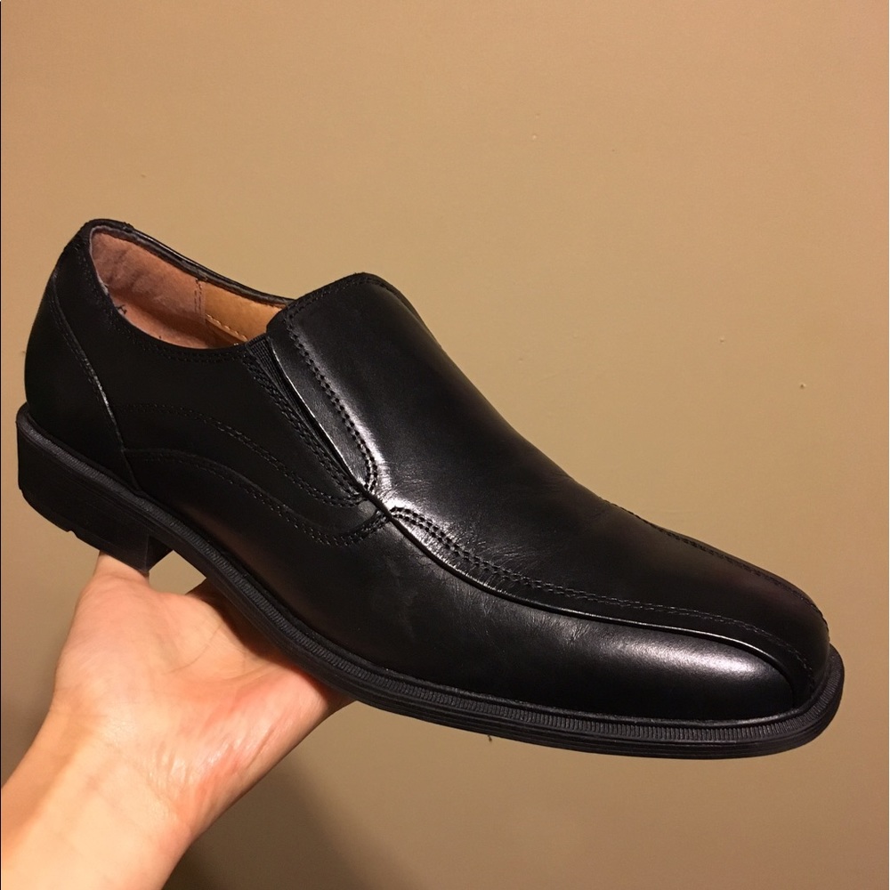 Bass man dressing shoes
