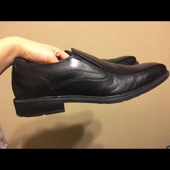Bass man dressing shoes main image 4