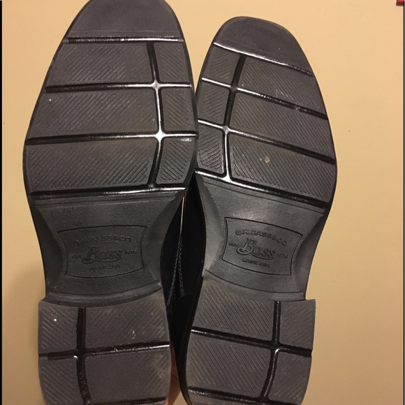 Bass man dressing shoes