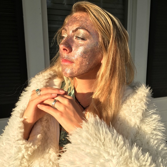 Meet your Posher, Sarah - Picture 2 of 5