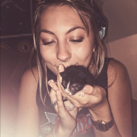 Meet your Posher, Sarah - Picture 3 of 5