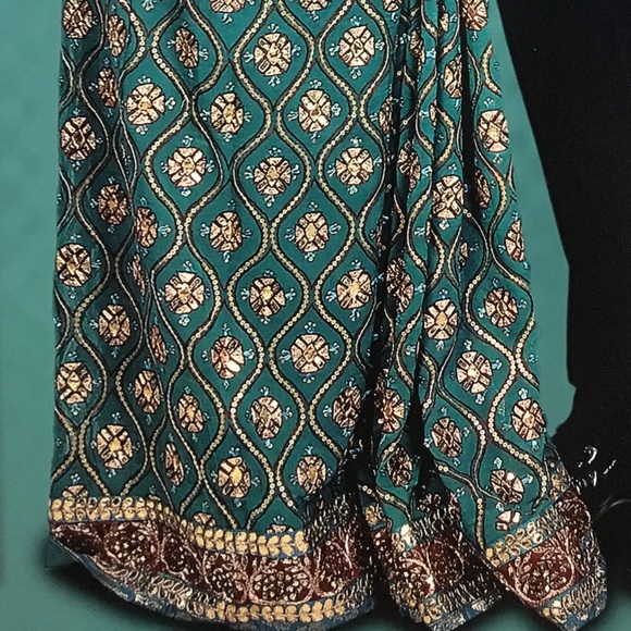 Saree with blouse - Picture 1 of 5