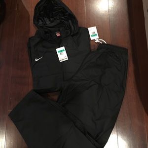 NWT Men’s Nike storm-Fit Complete Rainsuit