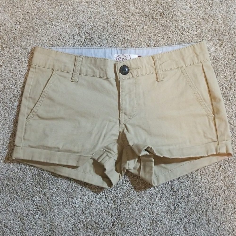 Tan khaki shorts (junior)