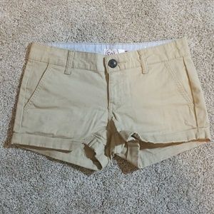 Tan khaki shorts (junior)