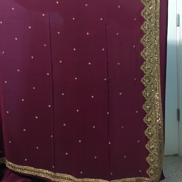 Saree with blouse - Picture 1 of 5